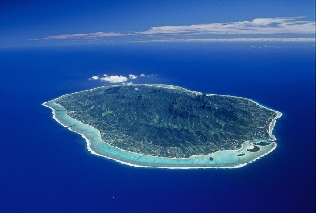 Rarotonga from above with the reef separating the lagoon from the ocean. Credit Air Rarotonga