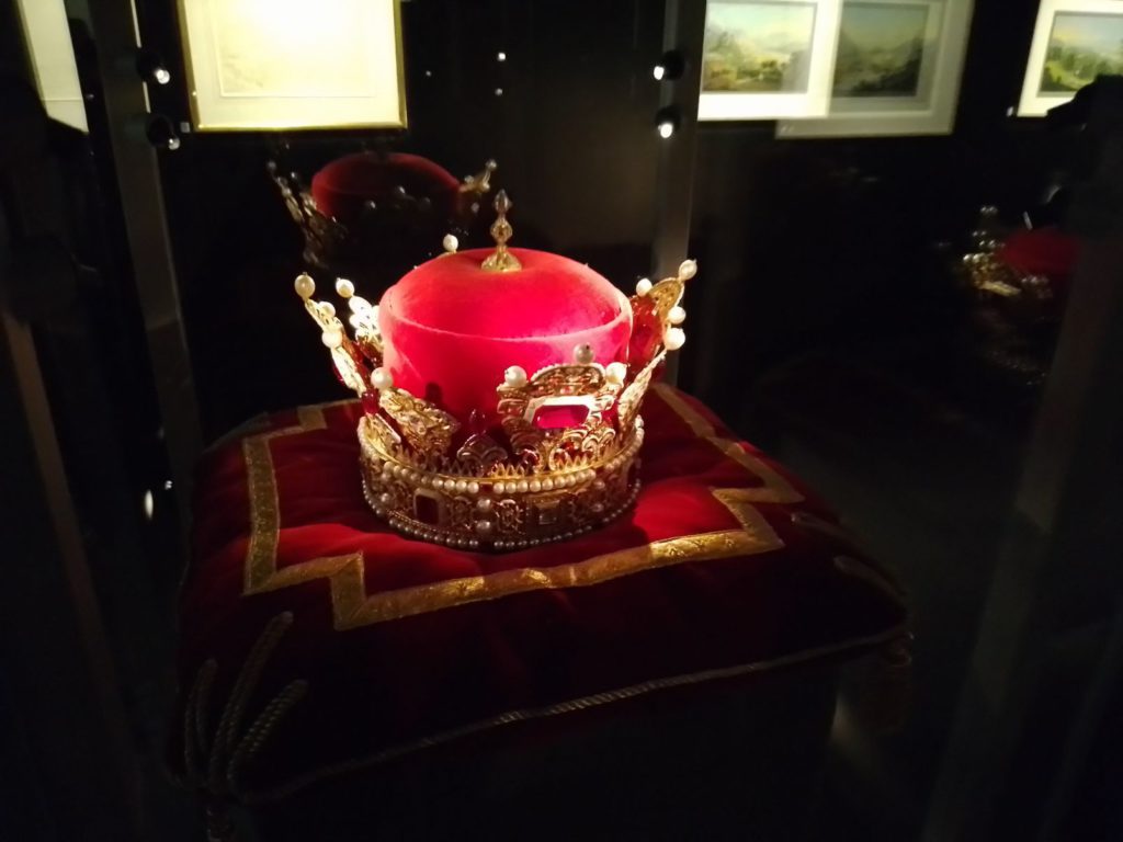 Royal-Coronet-in-Treasure-Chamber.-Credit-Mike-Yardley.jpg