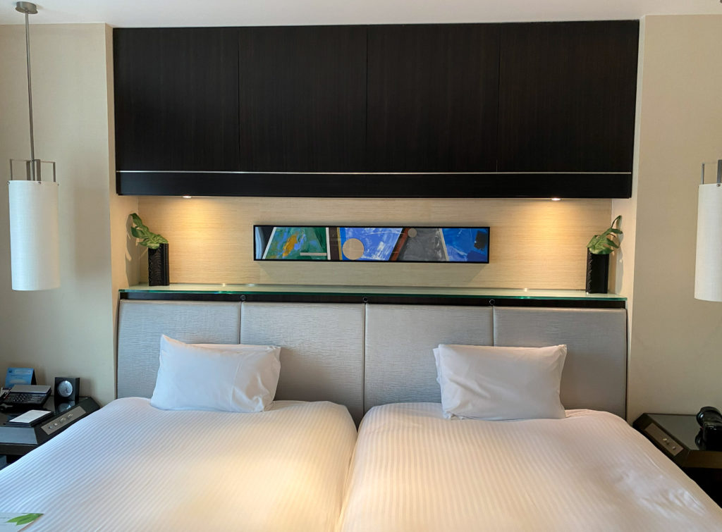 Twin Luxury beds at Hotel Granvia