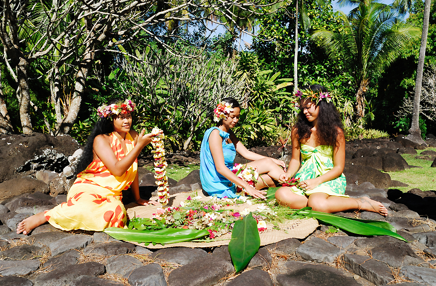 Tahitian girls