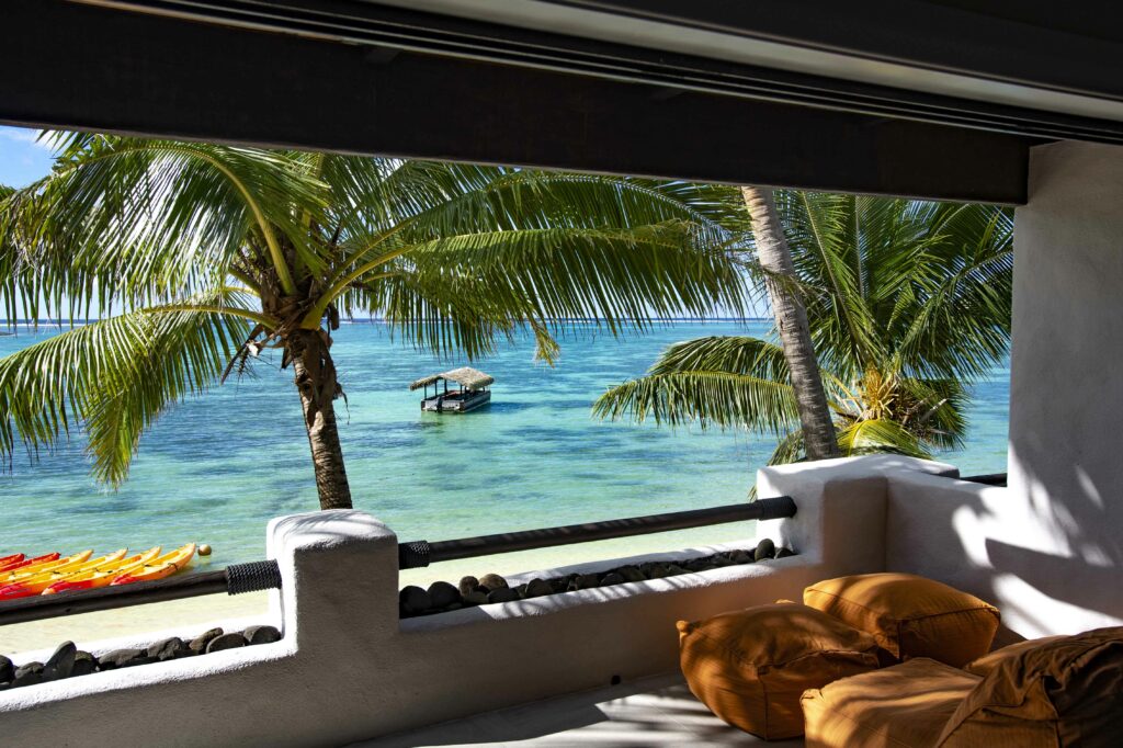 Pacific Resort Rarotonga - Premium Beachfront Suite Patio